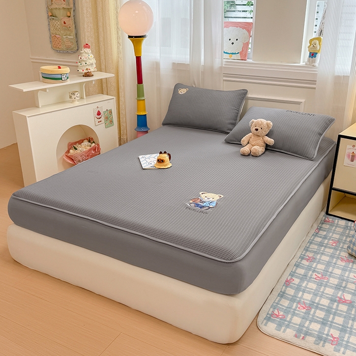 91家纺网 家纺一手货源 找家纺 大元 2025新款零压云棉刺绣款单床笠床笠单件单品床笠小熊仔 小熊仔-高级灰