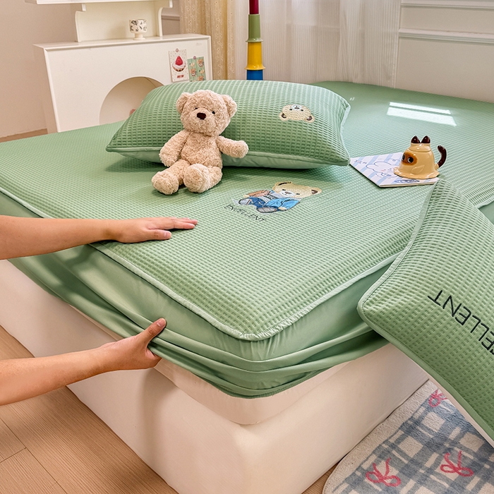 91家纺网 家纺一手货源 找家纺 大元 2025新款零压云棉刺绣款单床笠床笠单件单品床笠小熊仔 小熊仔-果绿