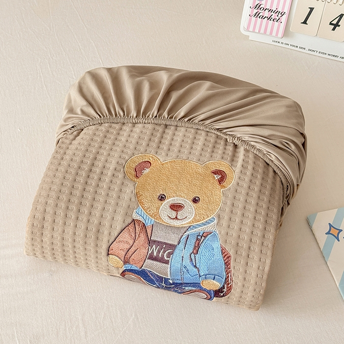 91家纺网 家纺一手货源 找家纺 大元 2025新款零压云棉刺绣款单床笠床笠单件单品床笠小熊仔 小熊仔-卡其