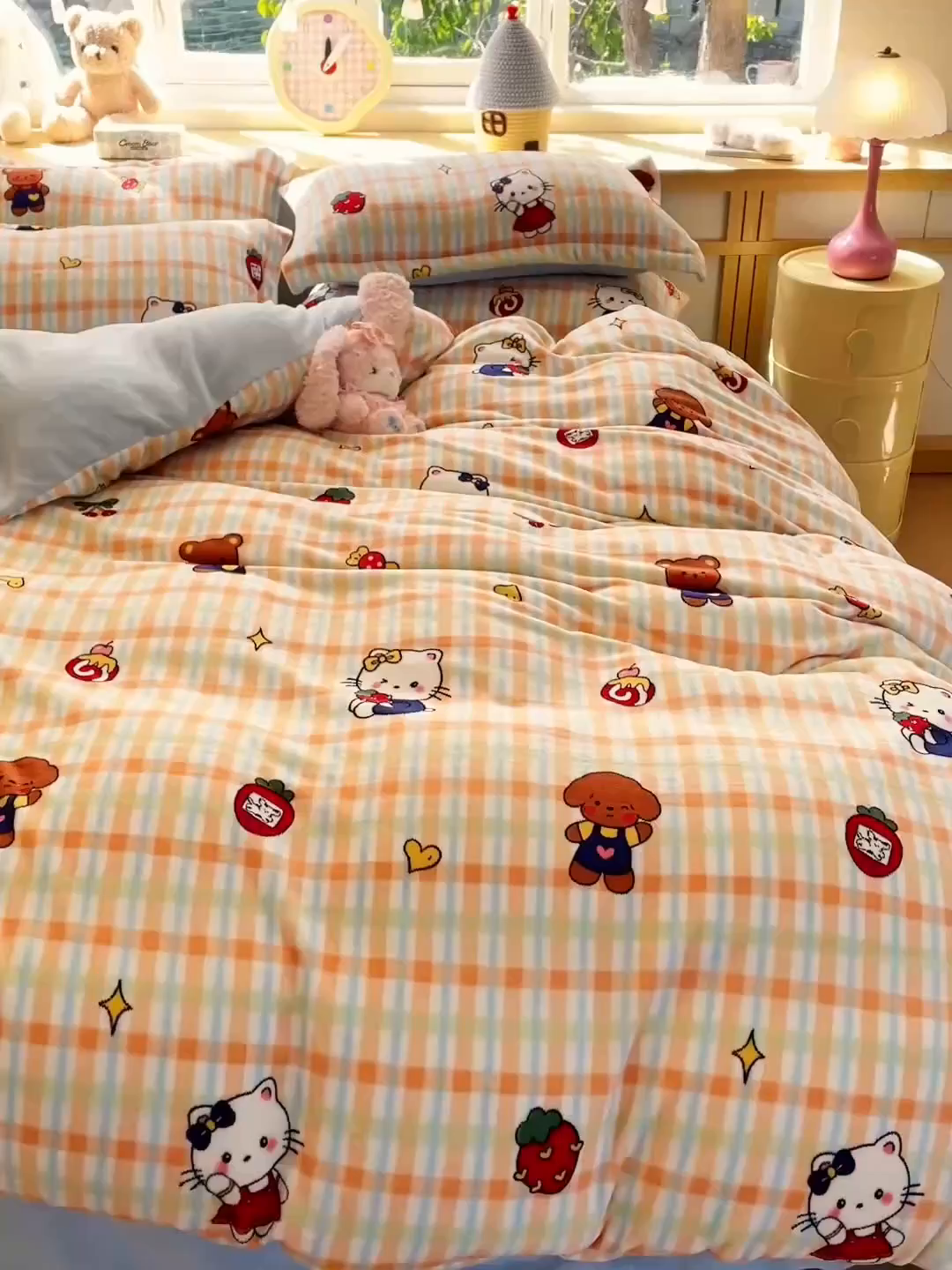 91家纺网 家纺一手货源 找家纺 弗苓家纺 2025新款加厚保暖双面牛奶绒四件套 草莓喵蓝