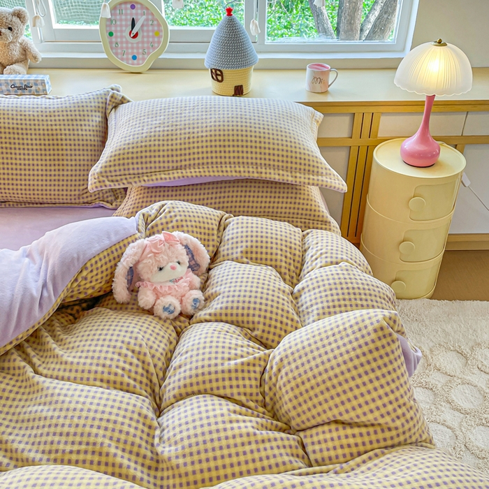 91家纺网 家纺一手货源 找家纺 弗苓家纺 2025新款加厚保暖双面牛奶绒四件套 复古格