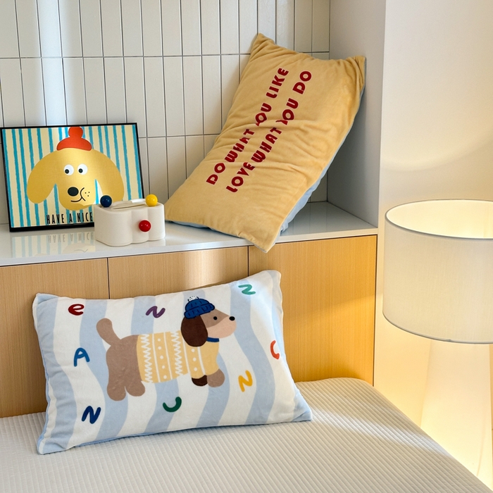 91家纺网 家纺一手货源 找家纺 寐居家纺 2025新款卡通印花大阪单枕套件 早安狗