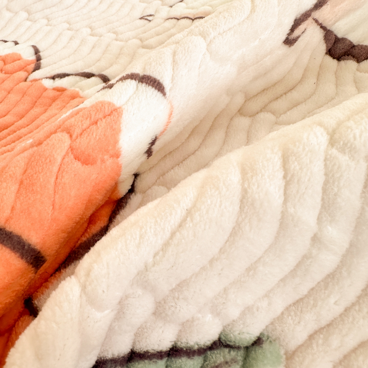 91家纺网 家纺一手货源 找家纺 寐居家纺 2025新款牛奶绒数码大版单床盖 唤春假日