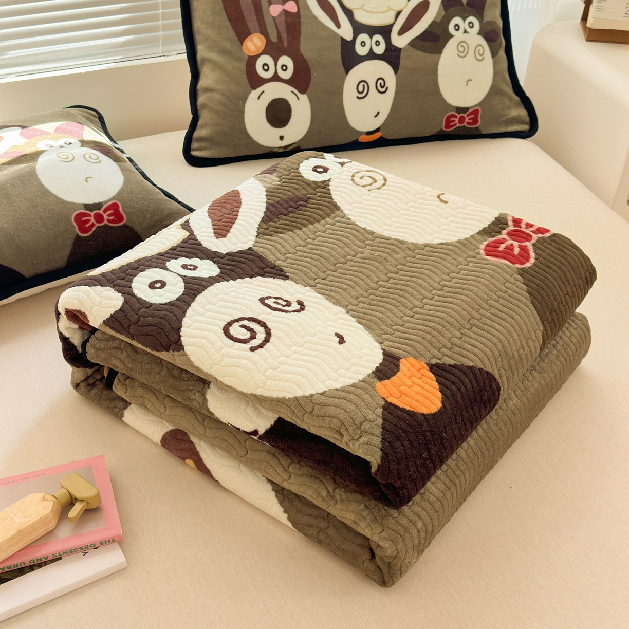 91家纺网 家纺一手货源 找家纺 寐居家纺 2025新款牛奶绒数码大版单床盖 吃货驴