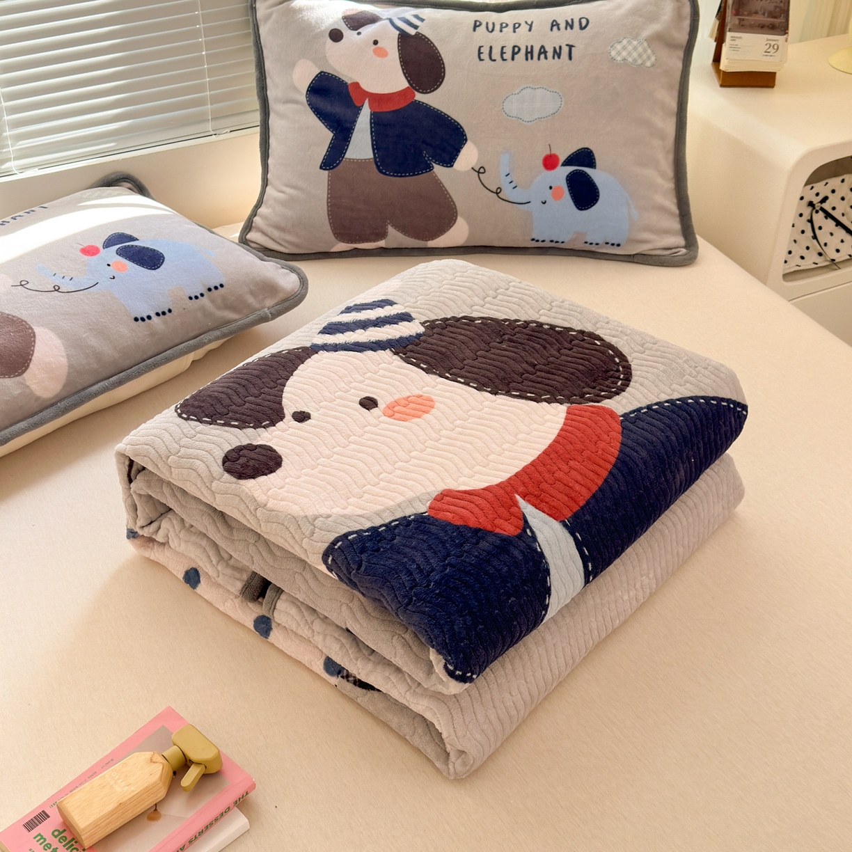 91家纺网 家纺一手货源 找家纺 寐居家纺 2025新款牛奶绒数码大版单床盖 狗狗与象