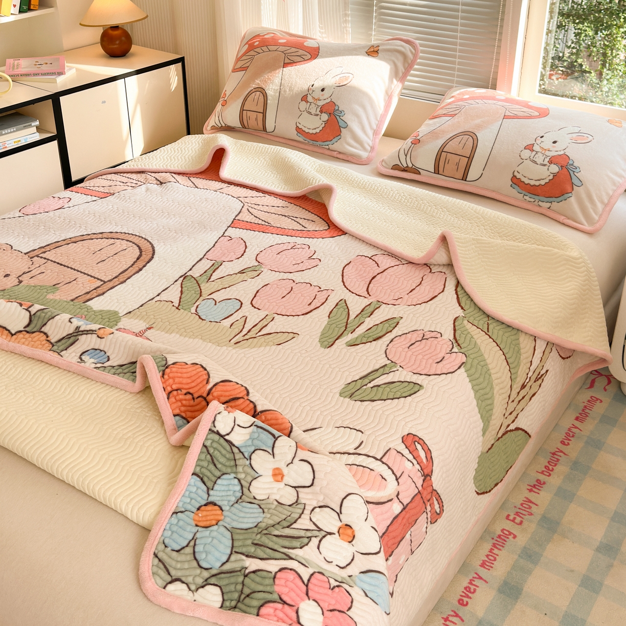 91家纺网 家纺一手货源 找家纺 寐居家纺 2025新款牛奶绒数码大版单床盖 唤春假日