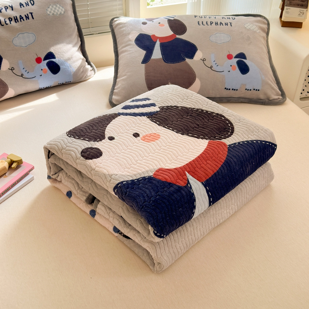 91家纺网 家纺一手货源 找家纺 寐居家纺 2025新款牛奶绒数码大版单床盖 狗狗与象