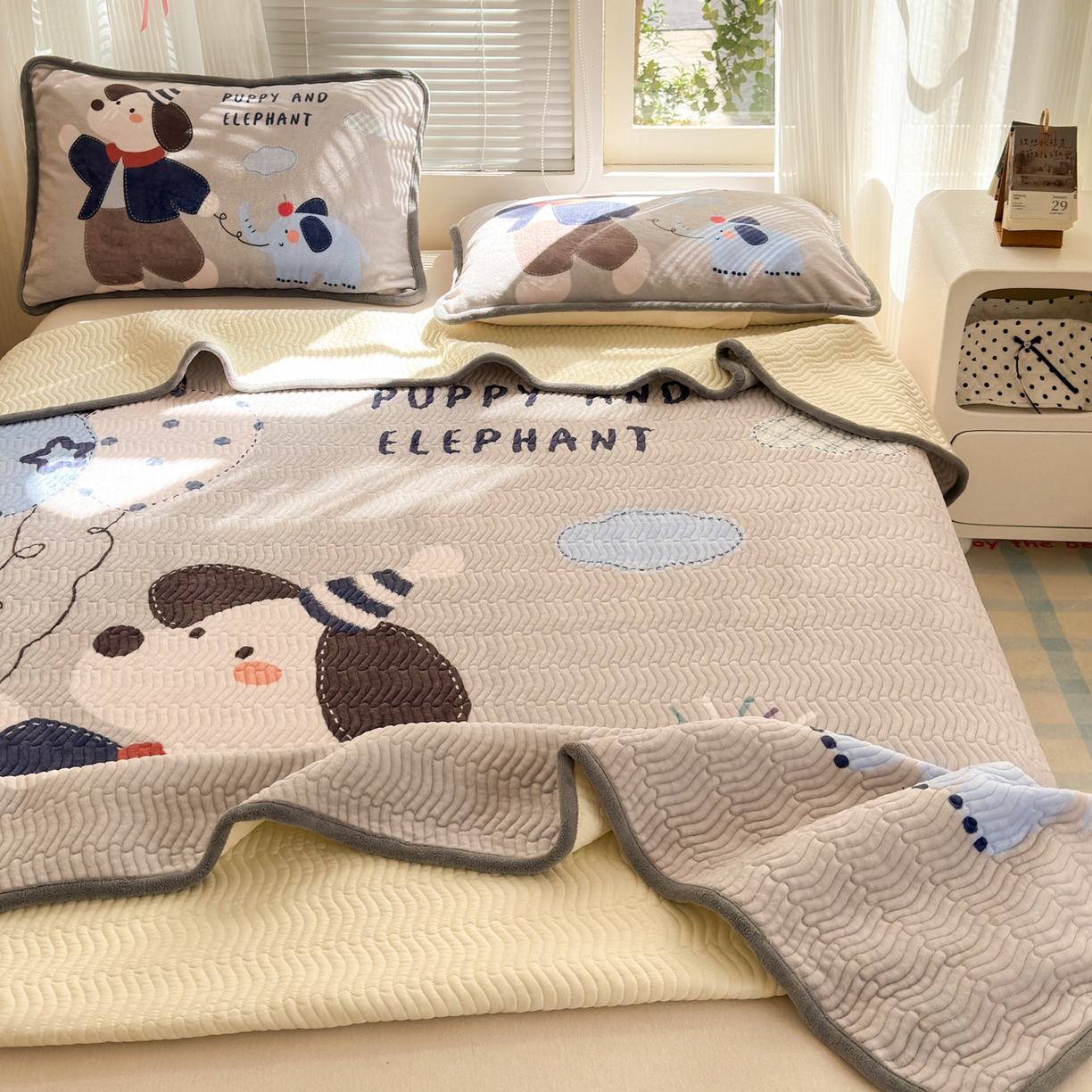 91家纺网 家纺一手货源 找家纺 寐居家纺 2025新款牛奶绒数码大版单床盖 狗狗与象