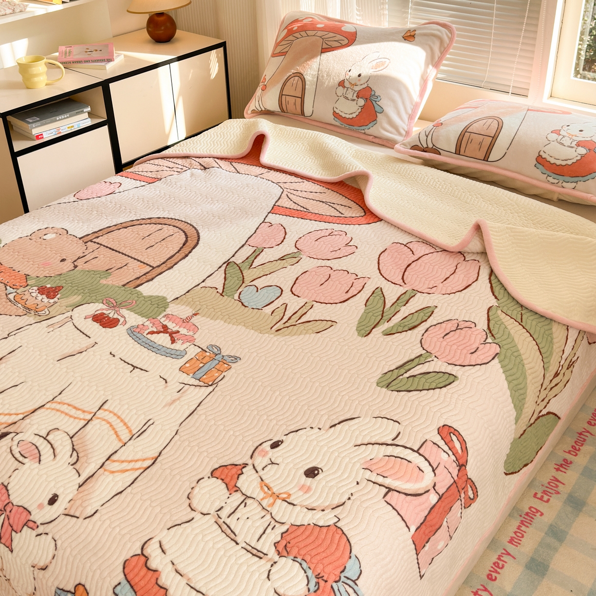 91家纺网 家纺一手货源 找家纺 寐居家纺 2025新款牛奶绒数码大版单床盖 唤春假日