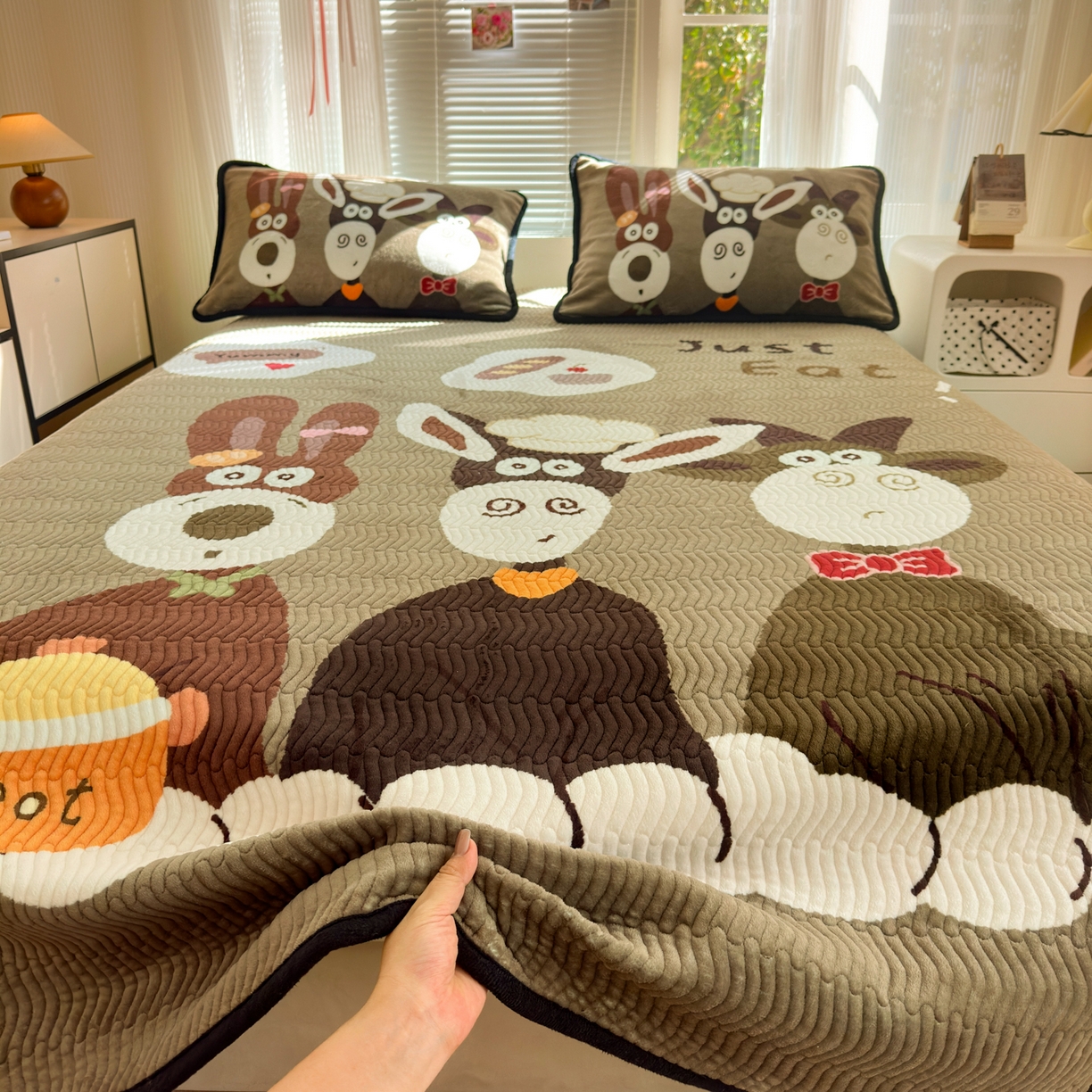 91家纺网 家纺一手货源 找家纺 寐居家纺 2025新款牛奶绒数码大版单床盖 吃货驴