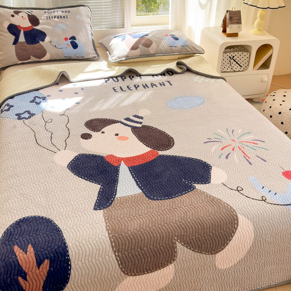 91家纺网 家纺一手货源 找家纺 寐居家纺 2025新款牛奶绒数码大版单床盖 狗狗与象