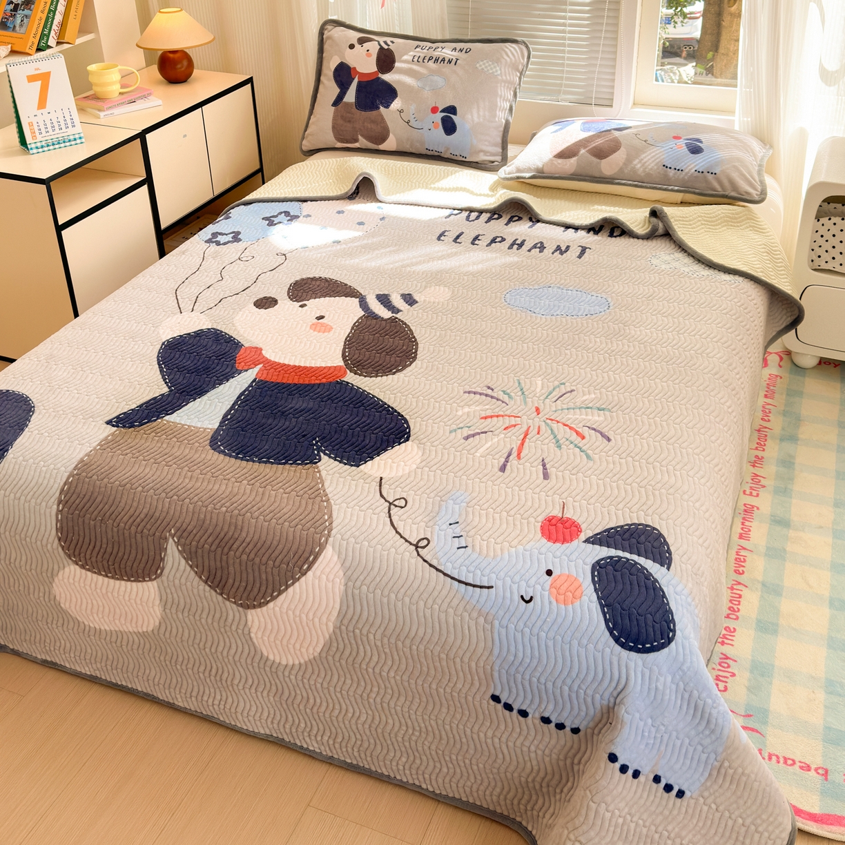 91家纺网 家纺一手货源 找家纺 寐居家纺 2025新款牛奶绒数码大版单床盖 狗狗与象