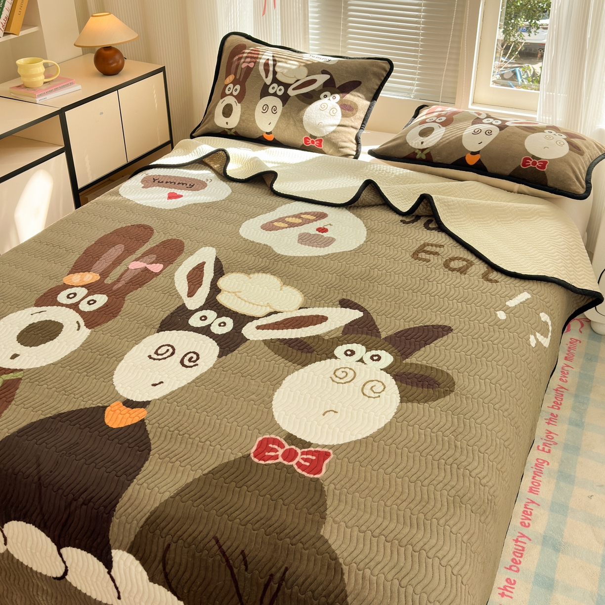 91家纺网 家纺一手货源 找家纺 寐居家纺 2025新款牛奶绒数码大版单床盖 吃货驴