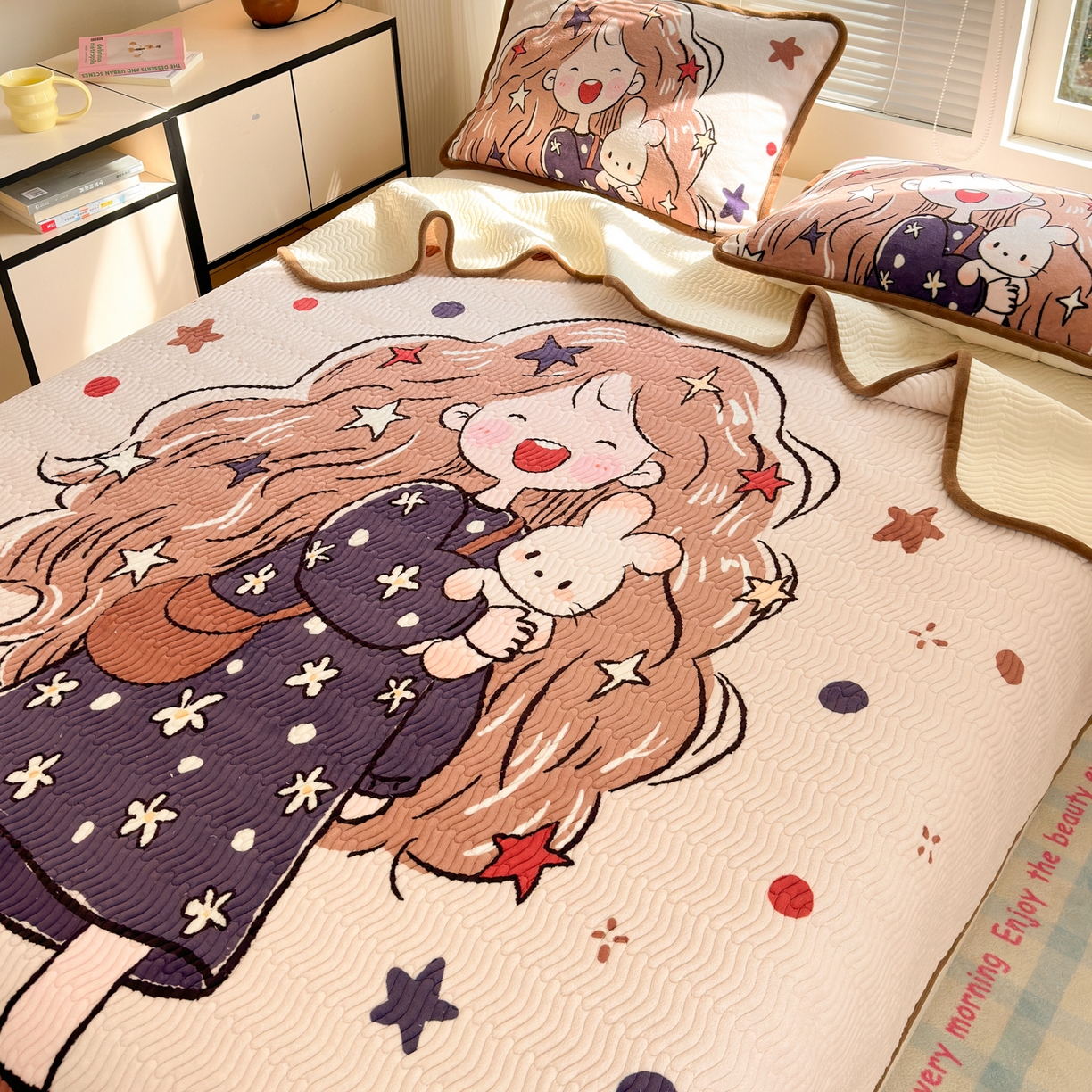 91家纺网 家纺一手货源 找家纺 寐居家纺 2025新款牛奶绒数码大版单床盖 摩登女孩