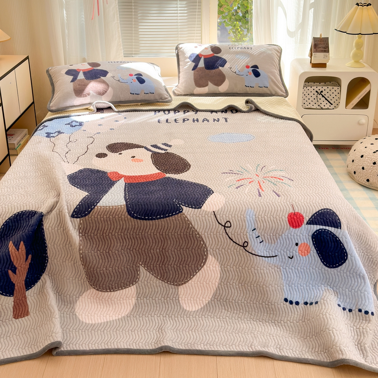 91家纺网 家纺一手货源 找家纺 寐居家纺 2025新款牛奶绒数码大版单床盖 狗狗与象
