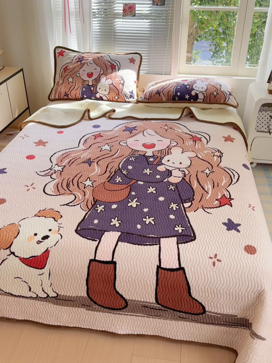 91家纺网 家纺一手货源 找家纺 寐居家纺 2025新款牛奶绒数码大版单床盖 摩登女孩