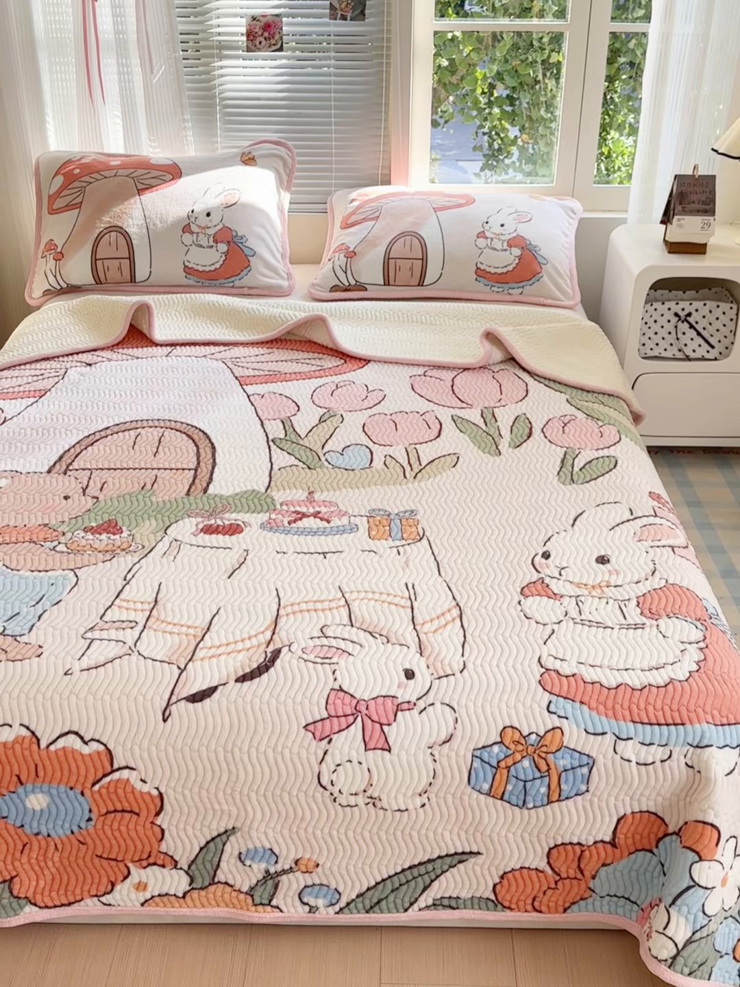 91家纺网 家纺一手货源 找家纺 寐居家纺 2025新款牛奶绒数码大版单床盖 唤春假日