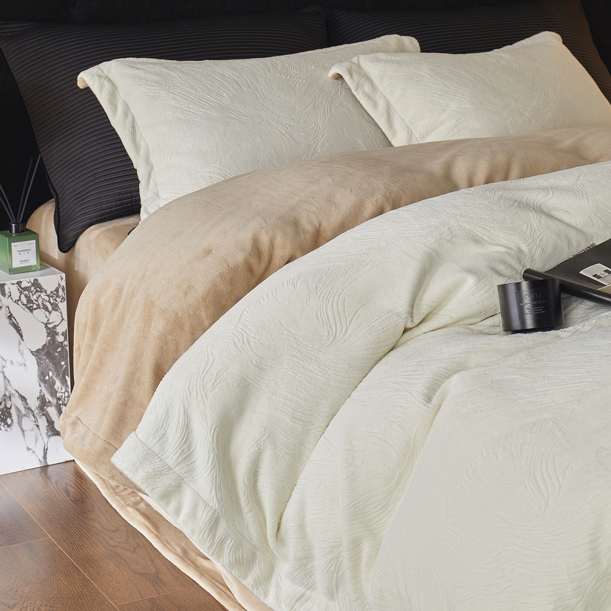 91家纺网 家纺一手货源 找家纺 （总）三味舒屋 2025新款铂金暖绒全消光轻奢雕花牛奶绒四件套雾影星河