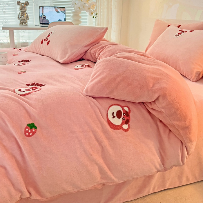 91家纺网 家纺一手货源 找家纺 （总）寐居家纺 2025新款纯色毛巾绣牛奶绒四件套