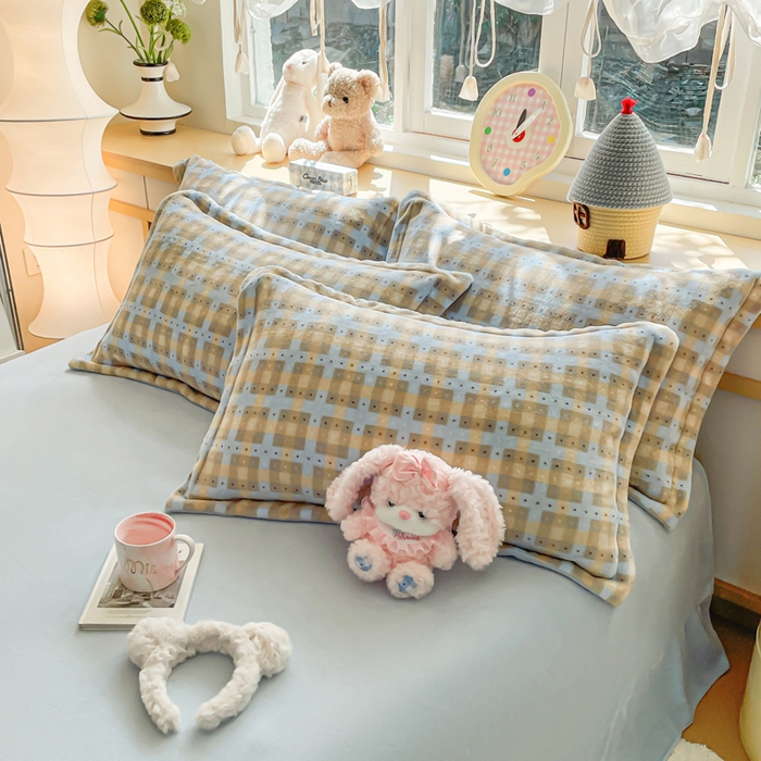 91家纺网 家纺一手货源 找家纺 弗苓家纺 2025新款加厚保暖双面牛奶绒四件套 奶咖格蓝