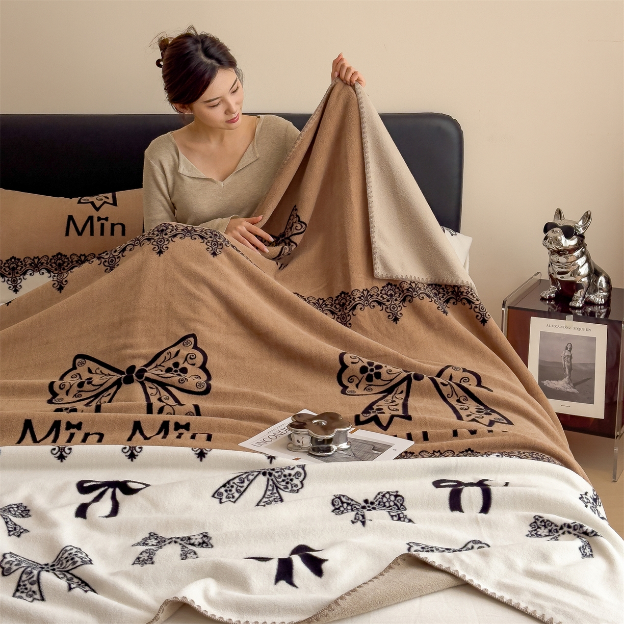 91家纺网 家纺一手货源 找家纺 慕木家纺 2025新款高克重印花仿羊绒双层毛毯毛毯毯子（可供跨境提供买家秀） 蕾丝蝶梦-咖