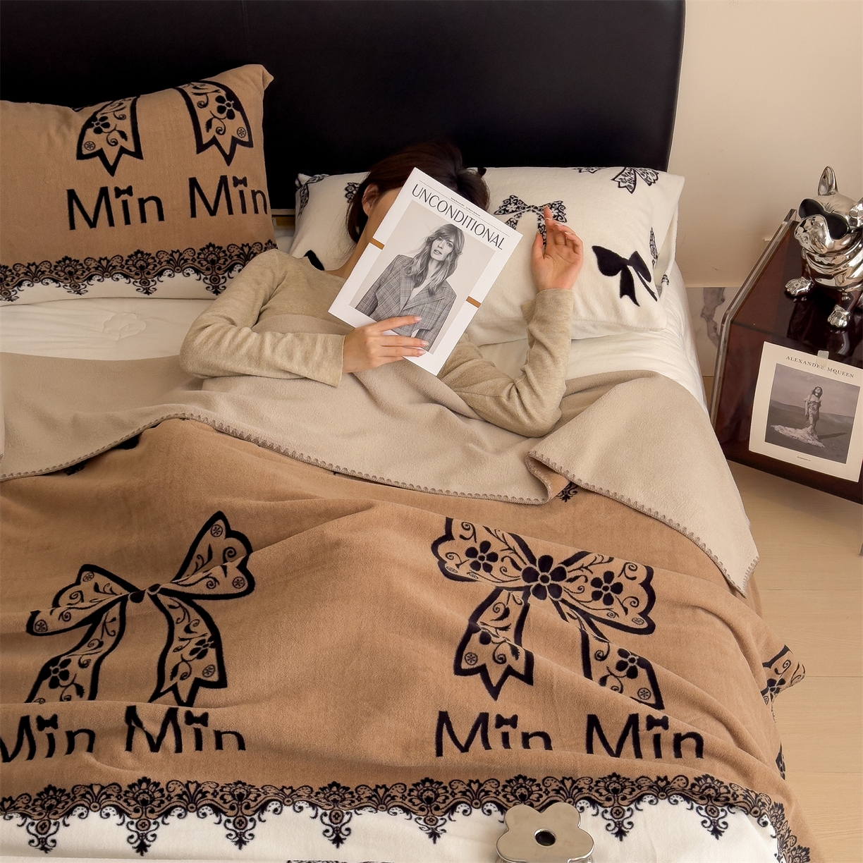 91家纺网 家纺一手货源 找家纺 慕木家纺 2025新款高克重印花仿羊绒双层毛毯毛毯毯子（可供跨境提供买家秀） 蕾丝蝶梦-咖