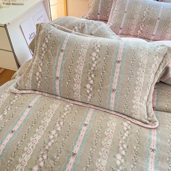 91家纺网 家纺一手货源 找家纺 弗苓家纺 2025新款加厚保暖双面牛奶绒四件套 南法假日