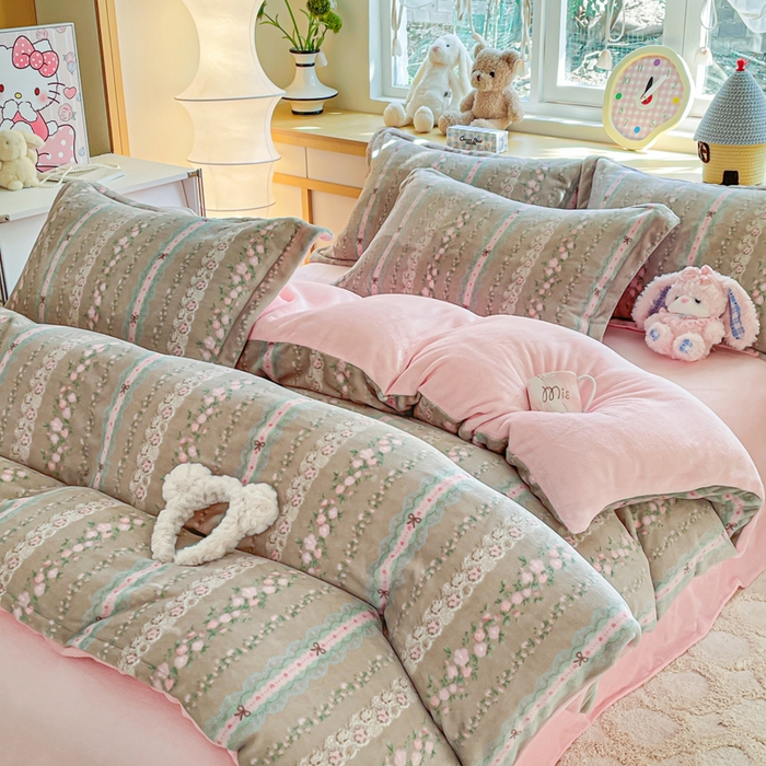 91家纺网 家纺一手货源 找家纺 弗苓家纺 2025新款加厚保暖双面牛奶绒四件套 南法假日