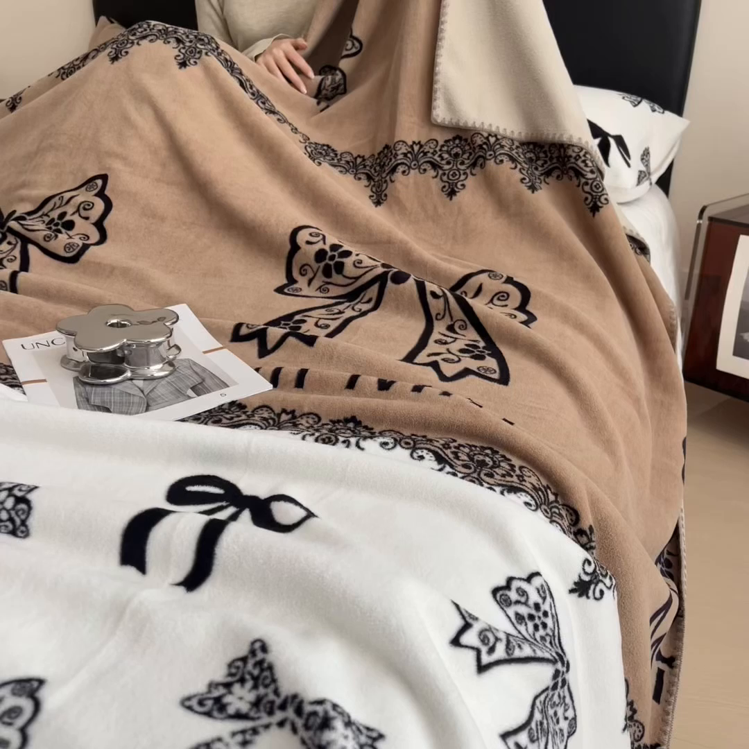 91家纺网 家纺一手货源 找家纺 慕木家纺 2025新款高克重印花仿羊绒双层毛毯毛毯毯子（可供跨境提供买家秀） 蕾丝蝶梦-咖