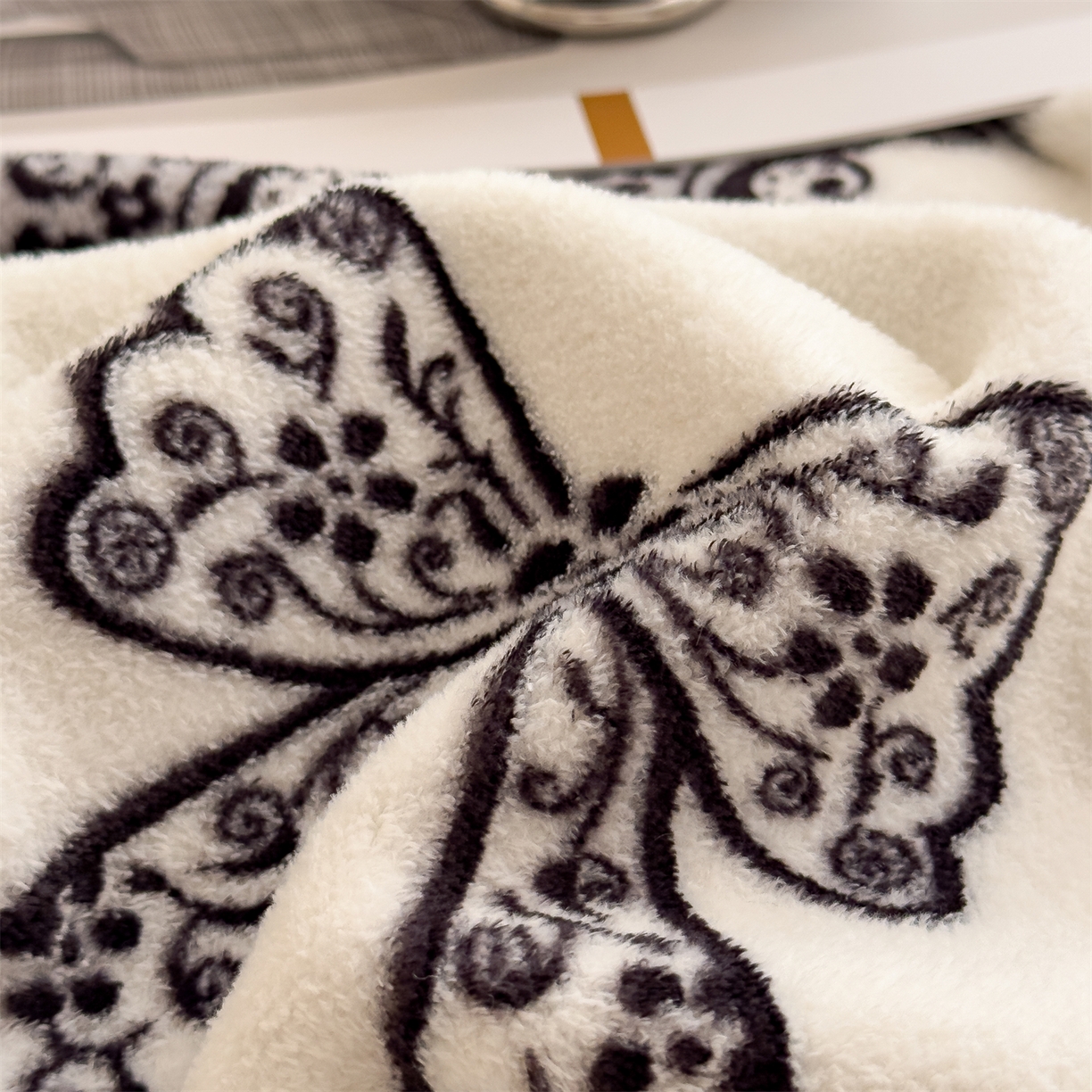 91家纺网 家纺一手货源 找家纺 慕木家纺 2025新款高克重印花仿羊绒双层毛毯毛毯毯子（可供跨境提供买家秀） 蕾丝蝶梦-灰