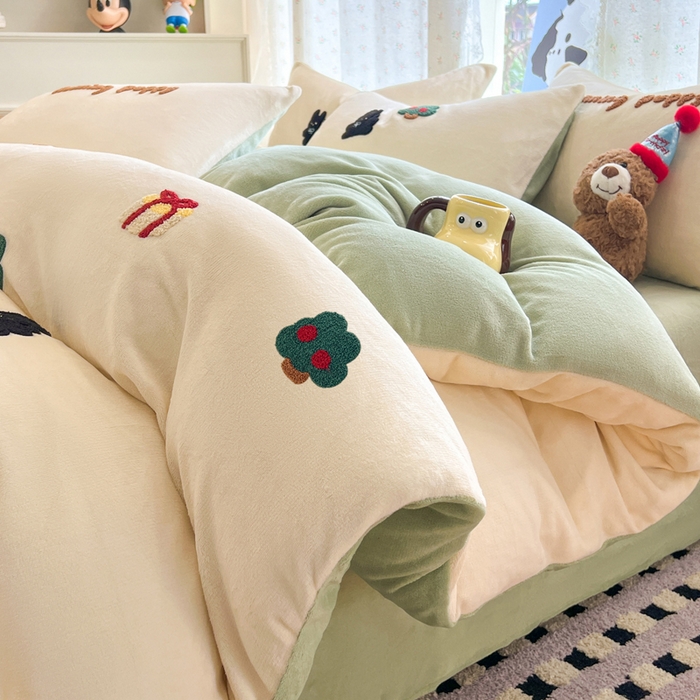 91家纺网 家纺一手货源 找家纺 寐居家纺 2025新款纯色毛巾绣牛奶绒四件套 萌物栖梦