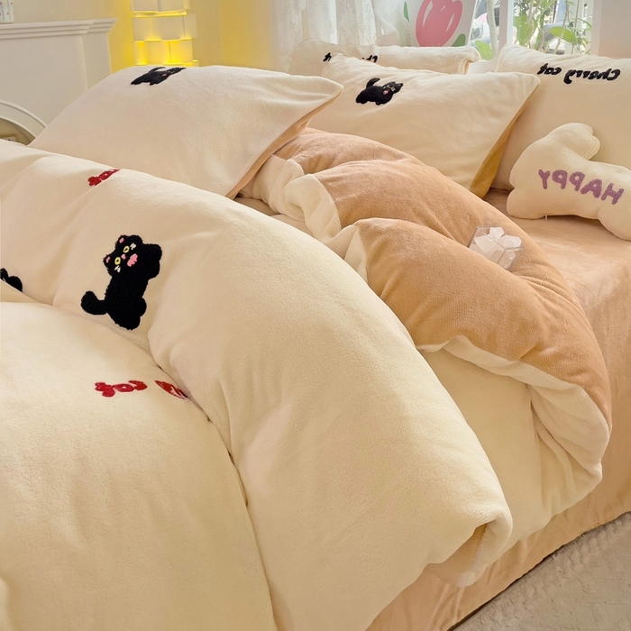 91家纺网 家纺一手货源 找家纺 （总）寐居家纺 2025新款纯色毛巾绣牛奶绒四件套