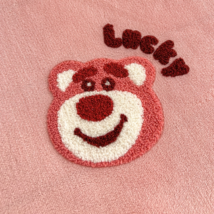 91家纺网 家纺一手货源 找家纺 寐居家纺 2025新款纯色毛巾绣牛奶绒四件套 草莓熊熊-豆沙