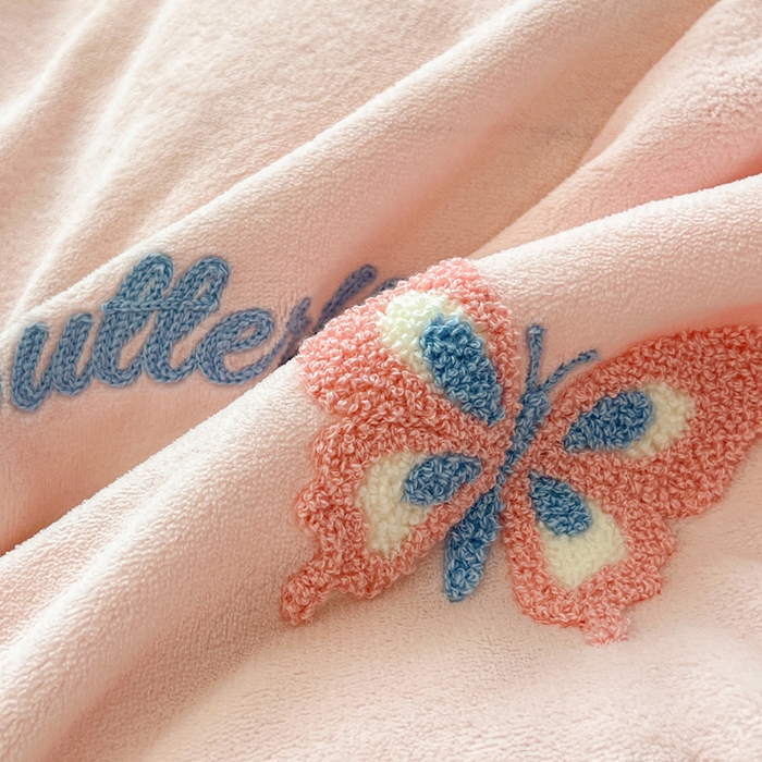 91家纺网 家纺一手货源 找家纺 寐居家纺 2025新款纯色毛巾绣牛奶绒四件套 蝶梦依云