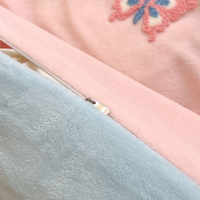 91家纺网 家纺一手货源 找家纺 寐居家纺 2025新款纯色毛巾绣牛奶绒四件套 蝶梦依云