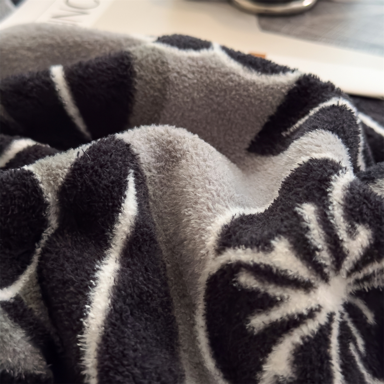 91家纺网 家纺一手货源 找家纺 慕木家纺 2025新款高克重印花仿羊绒双层毛毯毛毯毯子（可供跨境提供买家秀） 墨韵花格