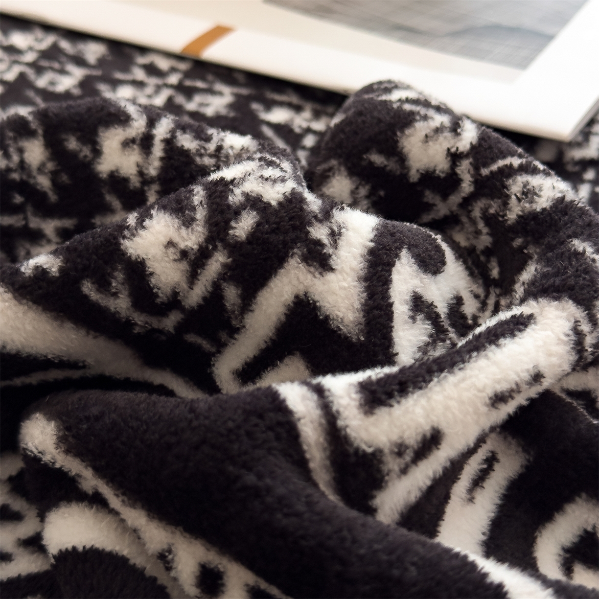 91家纺网 家纺一手货源 找家纺 慕木家纺 2025新款高克重印花仿羊绒双层毛毯毛毯毯子（可供跨境提供买家秀） 千鸟梦笺