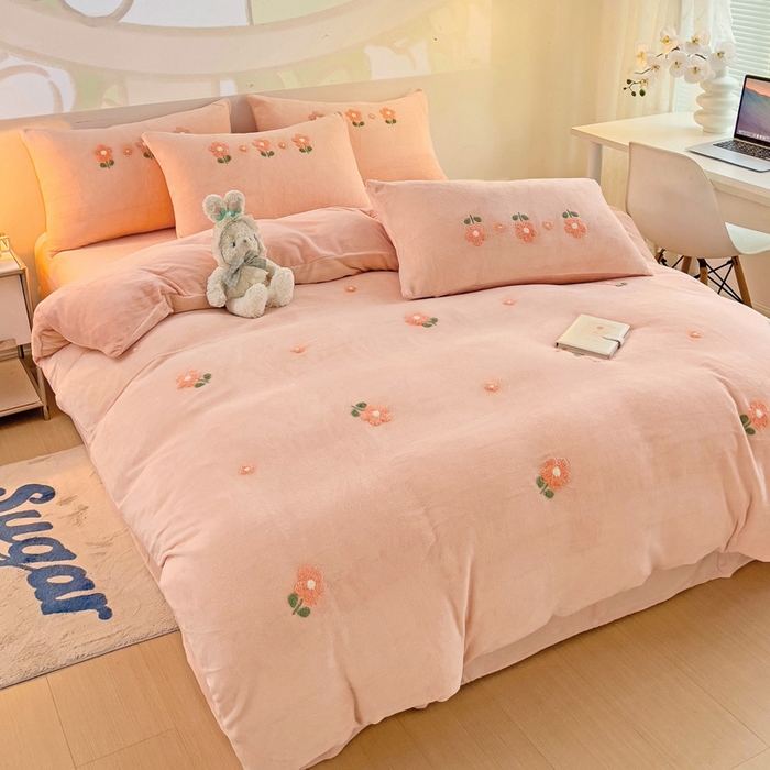 91家纺网 家纺一手货源 找家纺 寐居家纺 2025新款纯色毛巾绣牛奶绒四件套 朵朵花开-粉玉