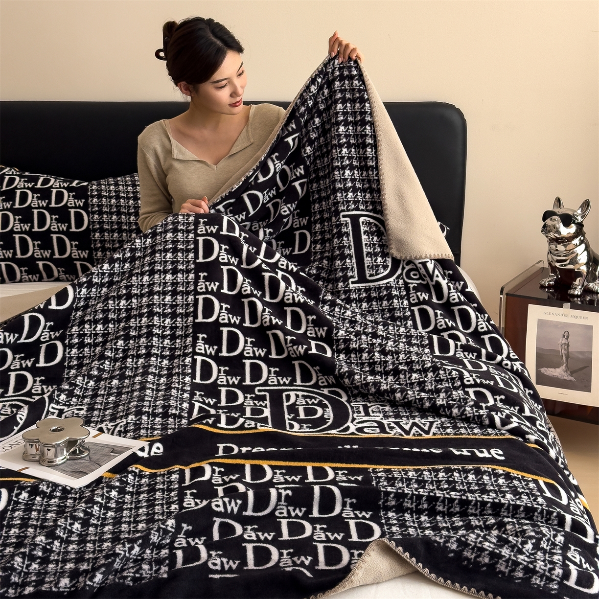 91家纺网 家纺一手货源 找家纺 慕木家纺 2025新款高克重印花仿羊绒双层毛毯毛毯毯子（可供跨境提供买家秀） 千鸟梦笺