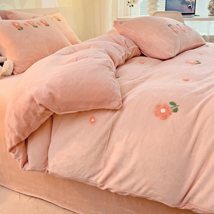 91家纺网 家纺一手货源 找家纺 寐居家纺 2025新款纯色毛巾绣牛奶绒四件套 朵朵花开-粉玉