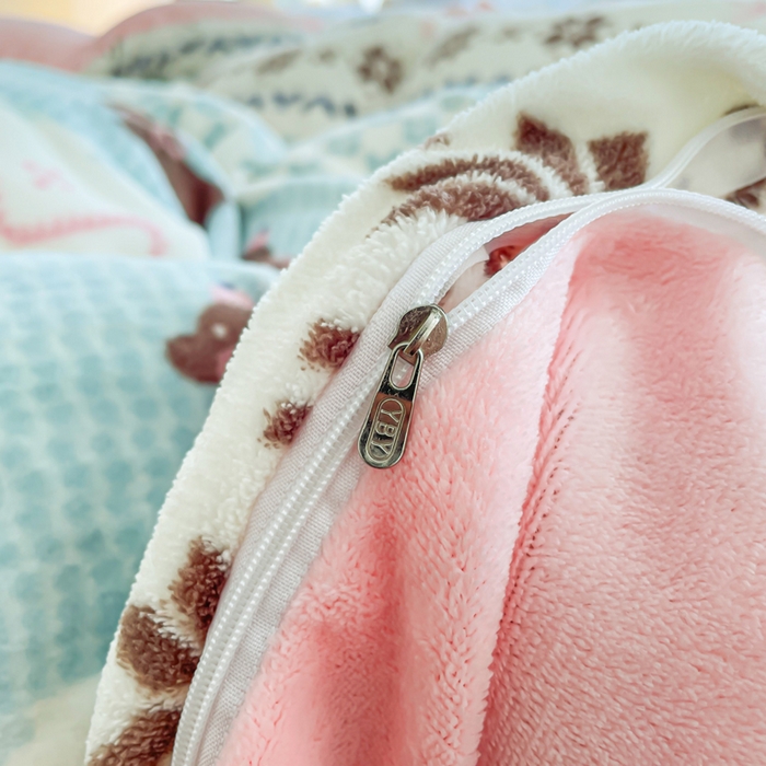 91家纺网 家纺一手货源 找家纺 弗苓家纺 2025新款加厚保暖双面牛奶绒四件套 顽皮狗