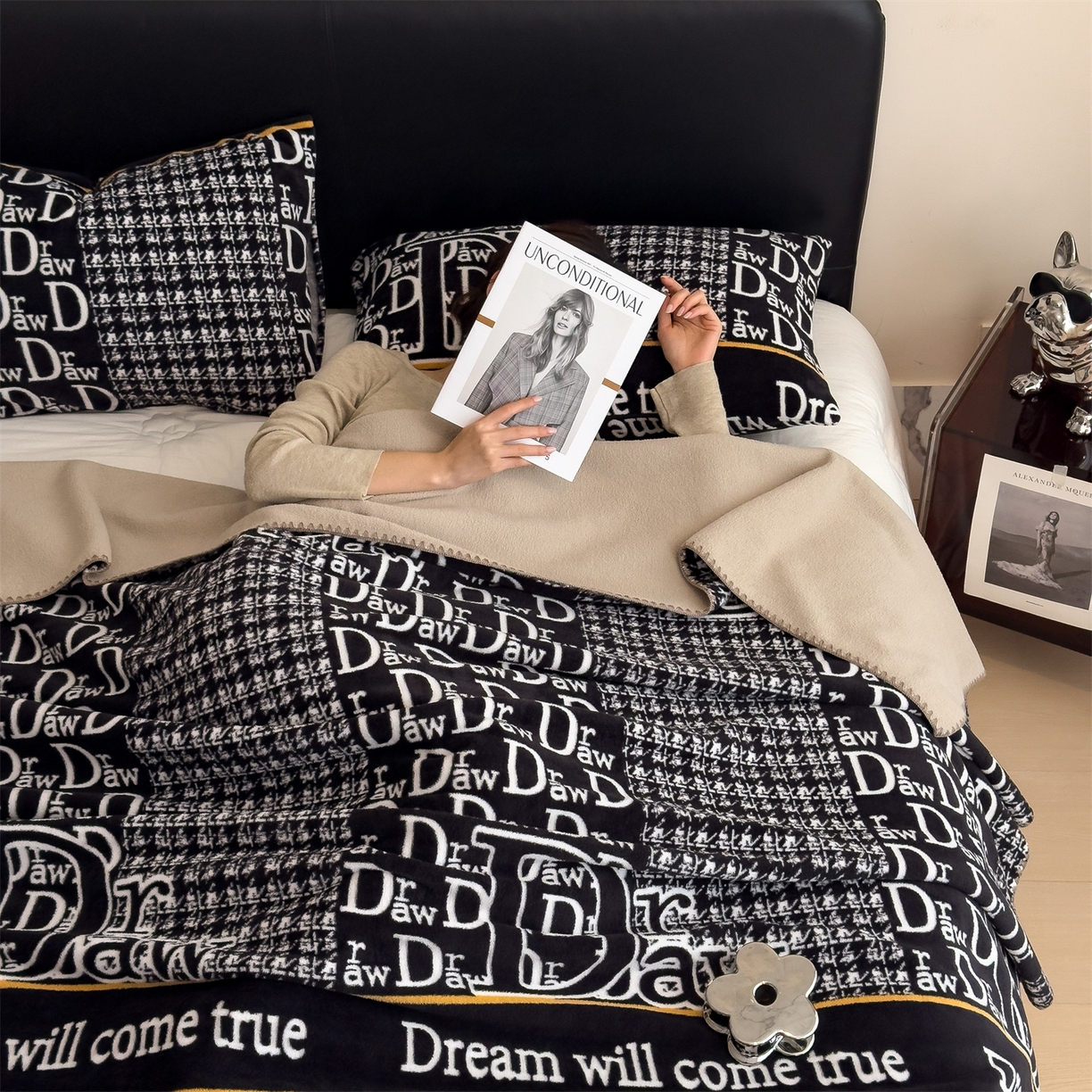 91家纺网 家纺一手货源 找家纺 慕木家纺 2025新款高克重印花仿羊绒双层毛毯毛毯毯子（可供跨境提供买家秀） 千鸟梦笺