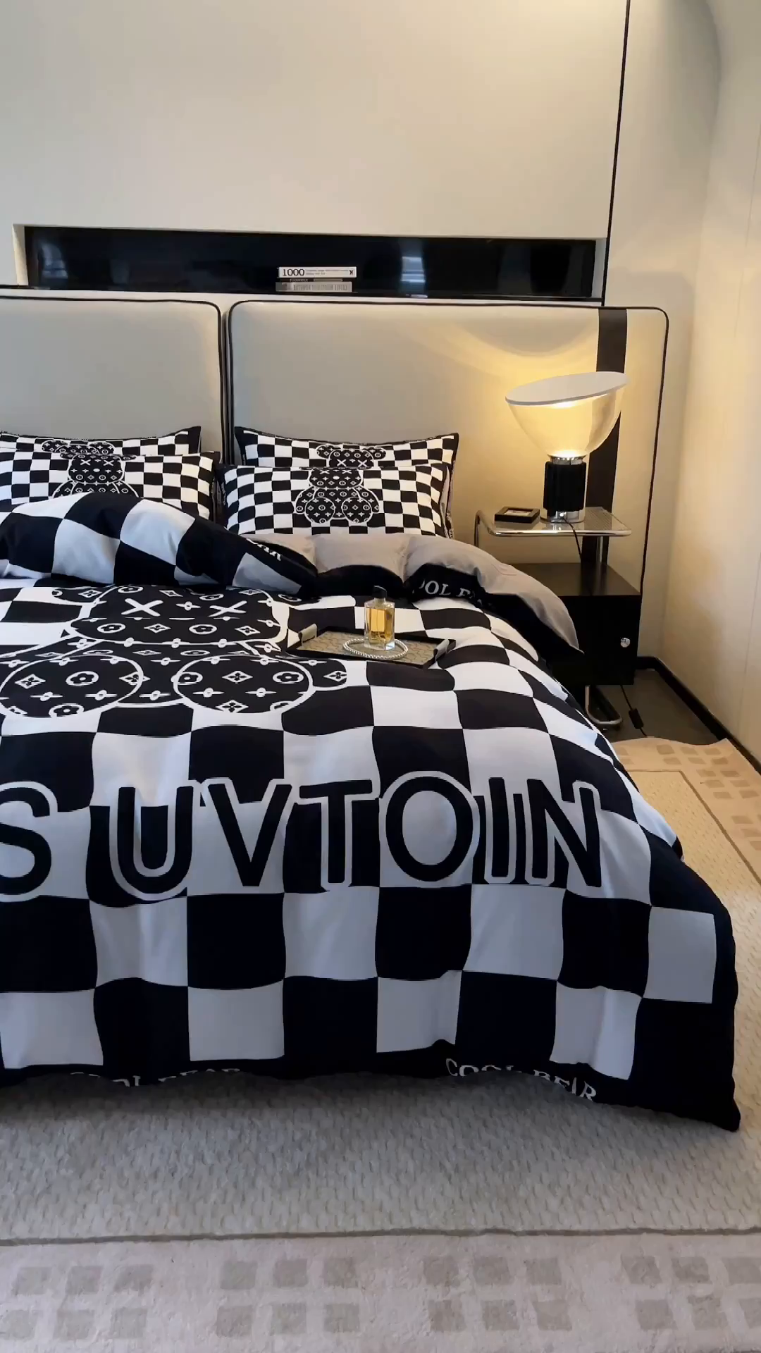 91家纺网 家纺一手货源 找家纺 色鬼布艺高端家居主号 2025新款直播热款网红款四季棉四件套 棋盘格公仔