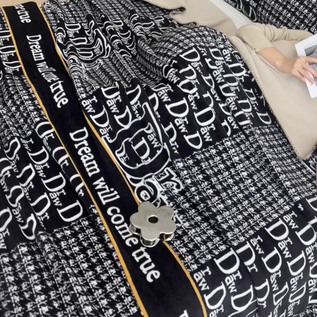 91家纺网 家纺一手货源 找家纺 慕木家纺 2025新款高克重印花仿羊绒双层毛毯毛毯毯子（可供跨境提供买家秀） 千鸟梦笺