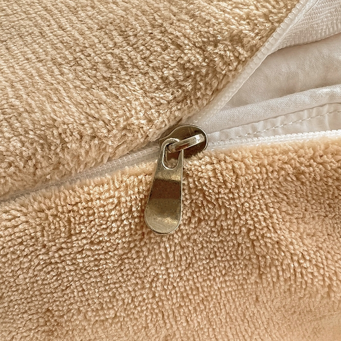 91家纺网 家纺一手货源 找家纺 寐居家纺 2025新款纯色毛巾绣牛奶绒四件套 萌萌熊-咖