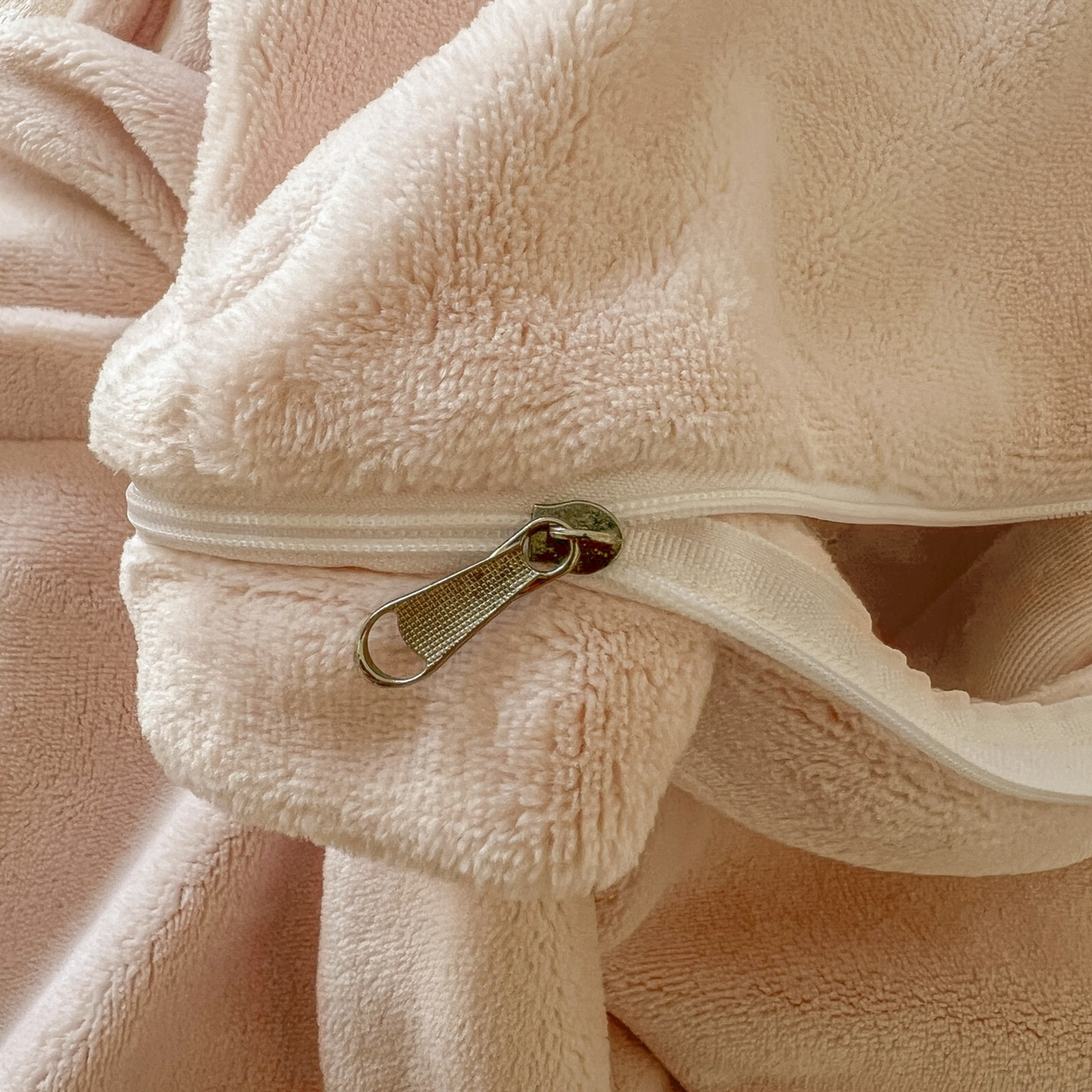 91家纺网 家纺一手货源 找家纺 新印象 2025新款全消光牛奶绒绣花活性印染四件套花梦小熊 花梦小熊-少女粉