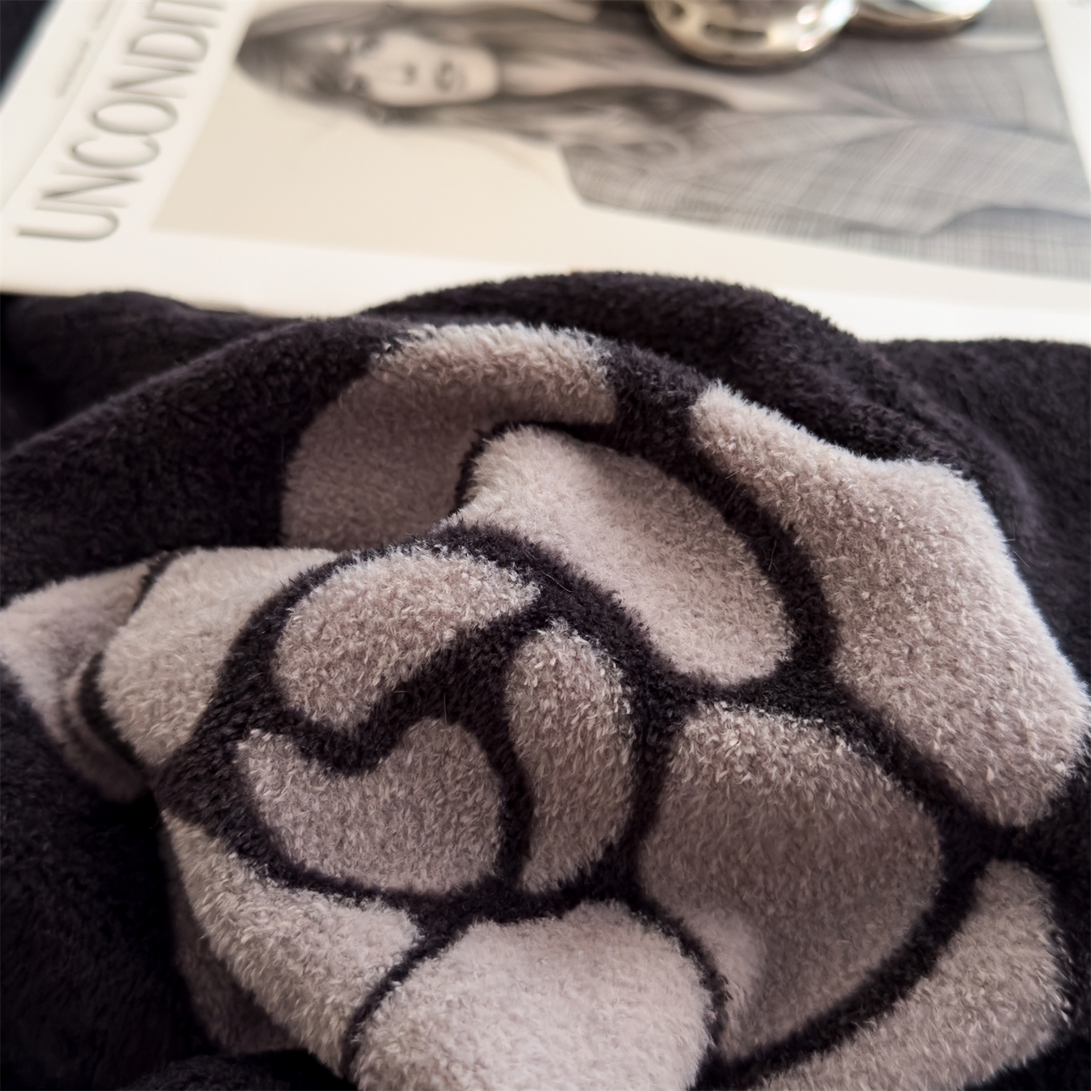 91家纺网 家纺一手货源 找家纺 慕木家纺 2025新款高克重印花仿羊绒双层毛毯毛毯毯子（可供跨境提供买家秀） 山茶环影