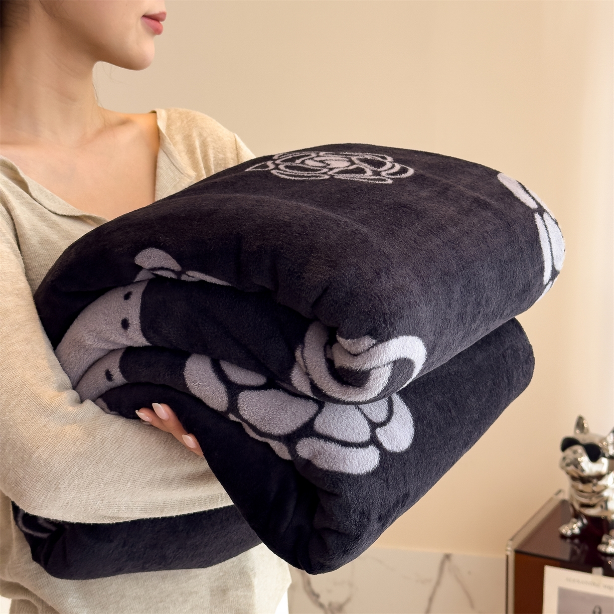 91家纺网 家纺一手货源 找家纺 慕木家纺 2025新款高克重印花仿羊绒双层毛毯毛毯毯子（可供跨境提供买家秀） 山茶环影