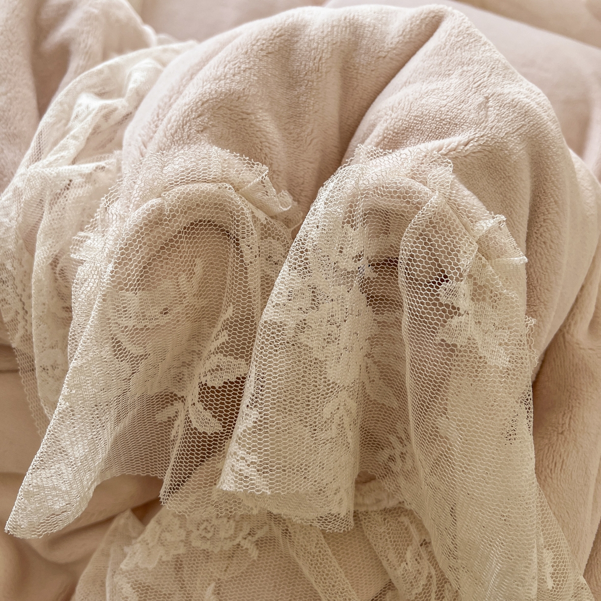 91家纺网 家纺一手货源 找家纺 新印象 2025新款全消光牛奶绒绣花活性印染四件套花梦小熊 花梦小熊-少女粉