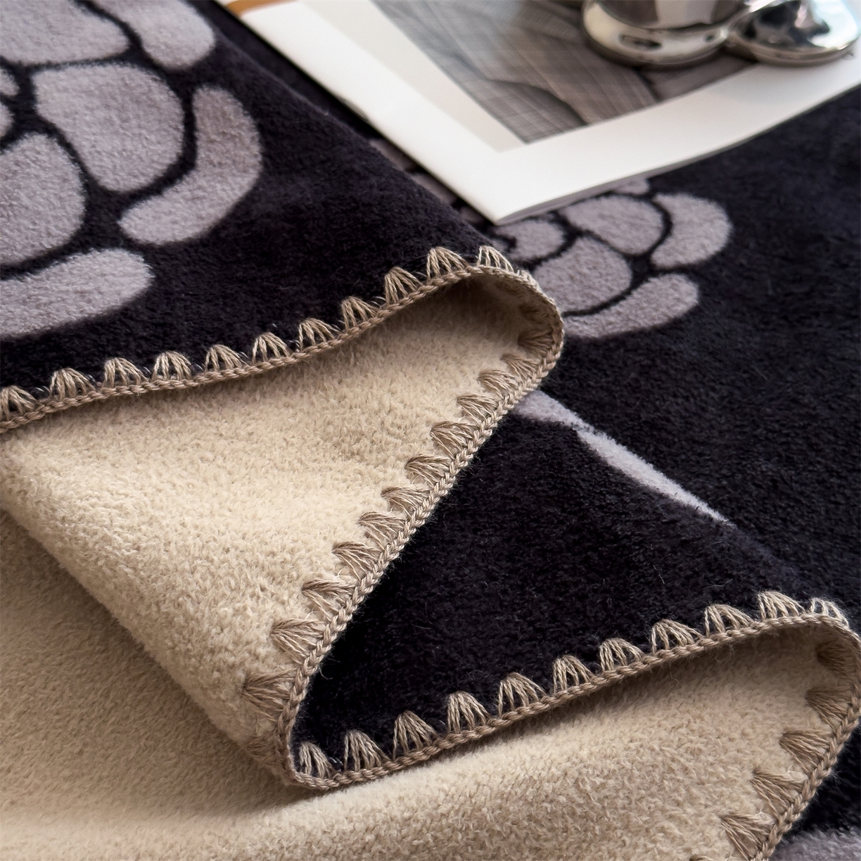 91家纺网 家纺一手货源 找家纺 慕木家纺 2025新款高克重印花仿羊绒双层毛毯毛毯毯子（可供跨境提供买家秀） 山茶环影